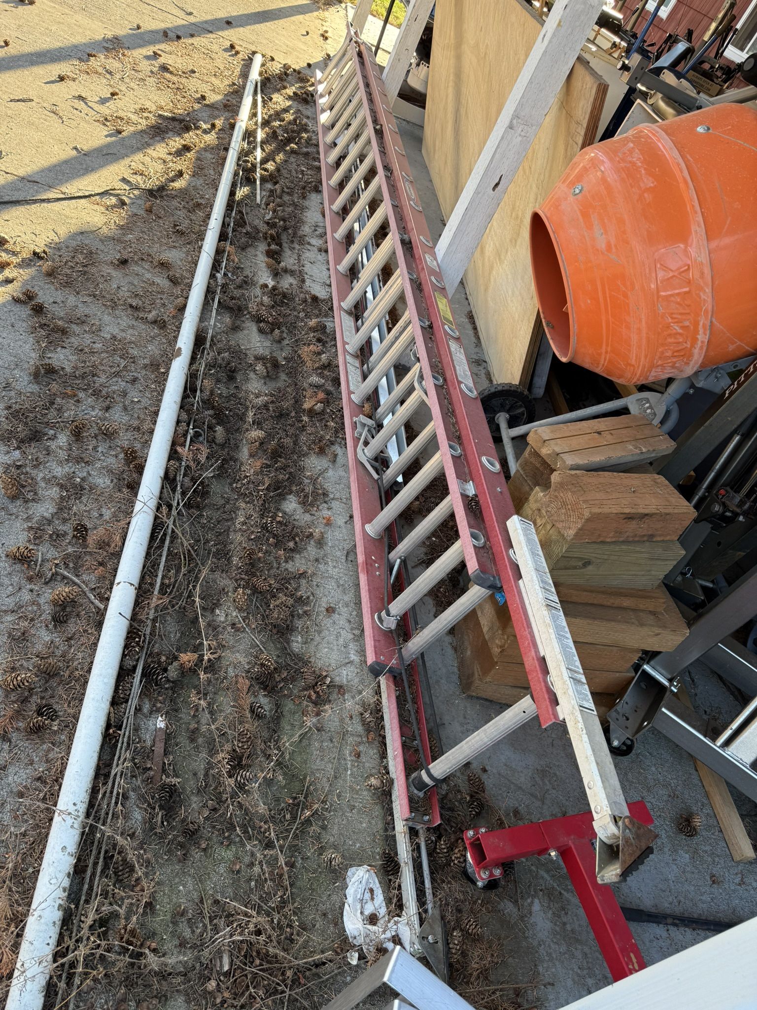 32ft Fiberglass Ladder W/levelers