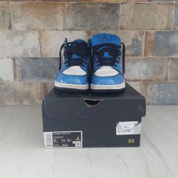 Jordan 1 Mid Signal Blue 