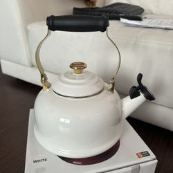 Le Creuset 1.7 Qt Special Edition Kettle