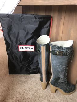 Hunter Lapins Green 4” Heel Rubber Boots size 8 runs big