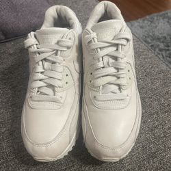 7 1/2 Nike air, max tennis shoe beige