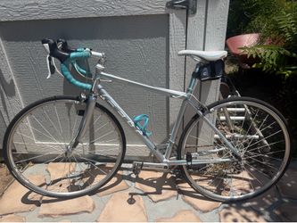 Felt bike - woman’s hybrid
