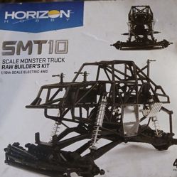 🛠️ Axial SMT10 Raw Builder’s Kit – 1/10 Scale 4WD Monster Truck Chassis
