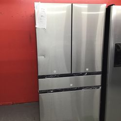 New Scratch And Dent Samsung 28.6 Stainless Steel 4 Door Fridge. 1 Year Warranty 