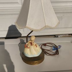 Southern Bell Girl Figurine Table Lamp w. Shade