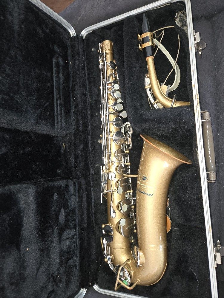 Bueschee Aristocrat Saxaphone