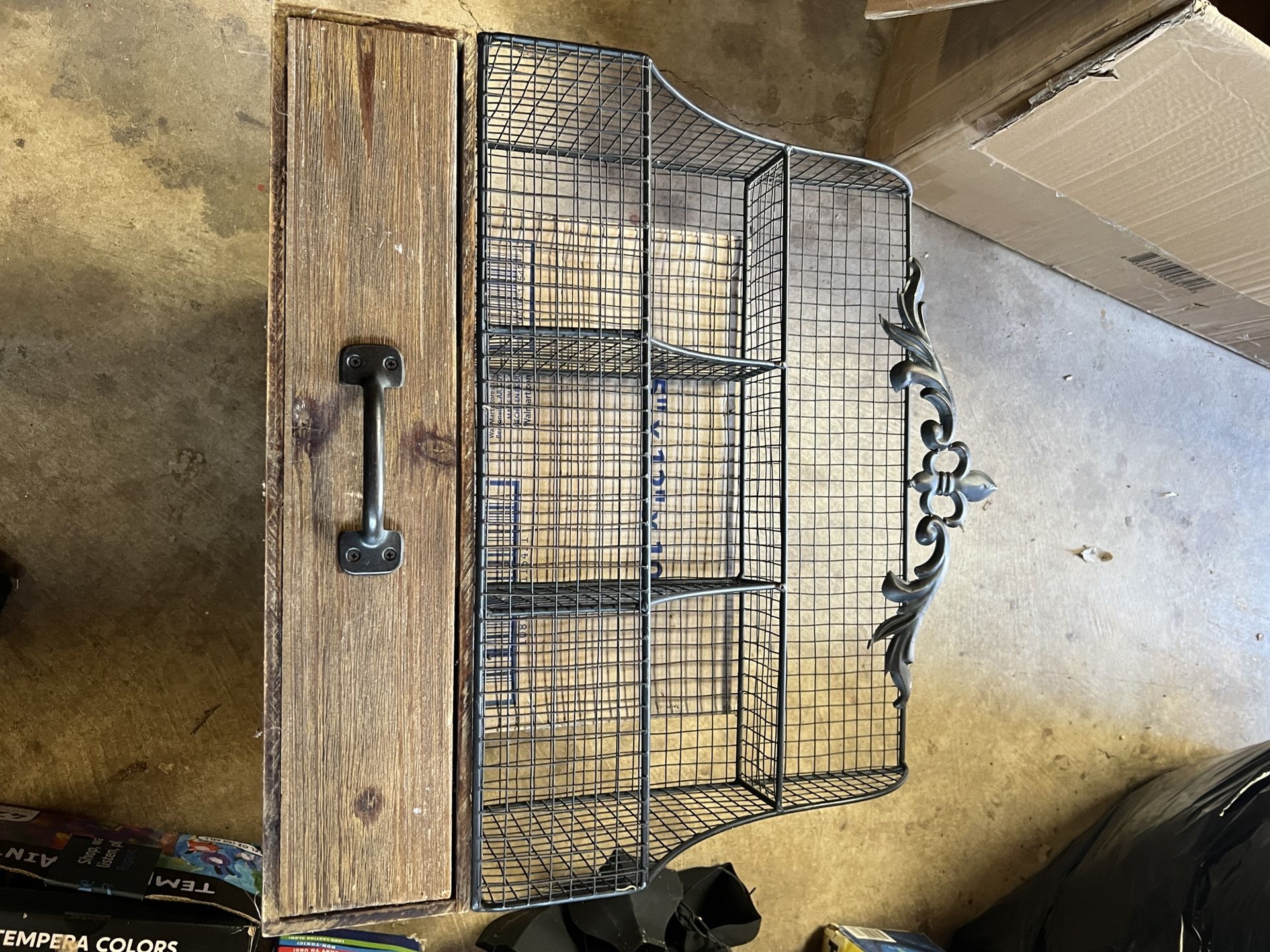 Wire and wood Shelf / Organizer