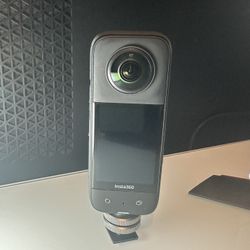 Insta360 X3 With 2 Extra Batteries and Cage