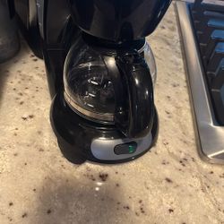5 cup Mr. coffee maker in perfect condition.
