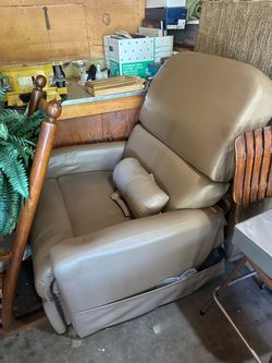 La-Z-Boy easy lift chair