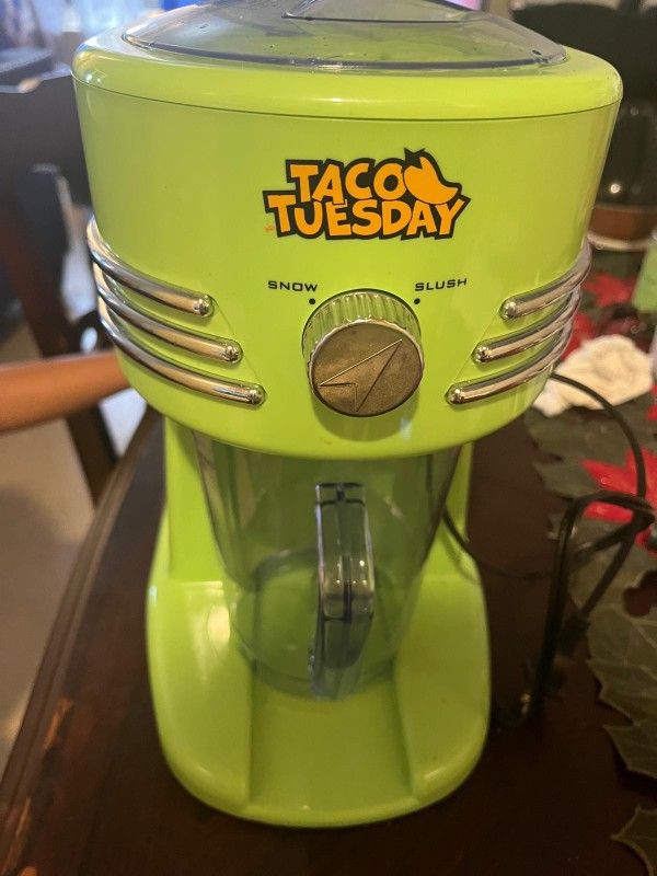 Beverages Slushi Ice Crusher Like New