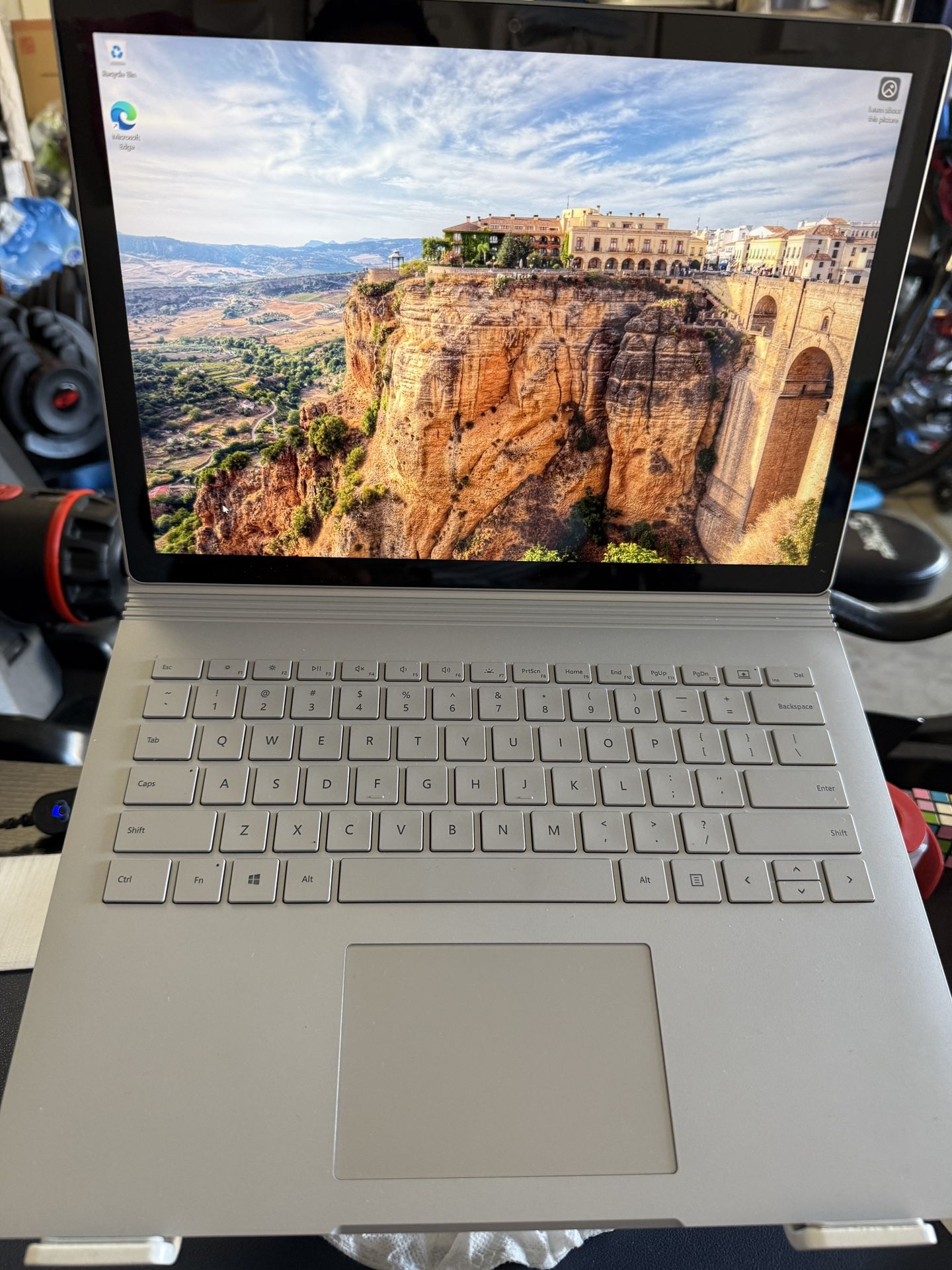 Microsoft Surface Book 2 i5-7300U 2.6GHz 128GB SSD 8GB RAM Win11Pro