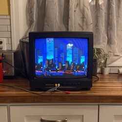 13 Inch Sylvania CRT Tv Round Tube Low Hours Vivid