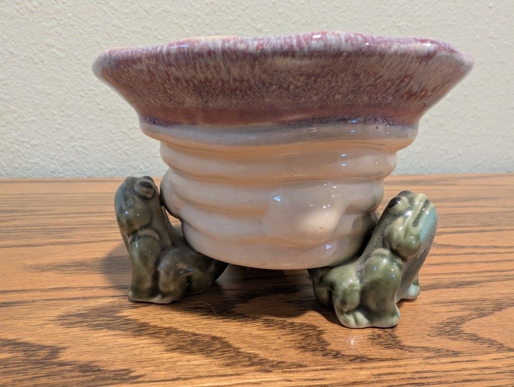 Ceramic Planter Trinket Bowl with Attached Triple Frog Pot Feet Cottage Core 3" Tall 
