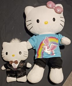 COLLECTIBLE - Hello Kitty plushies