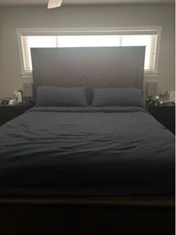 Free-Cal King bed frame w/2 drawers