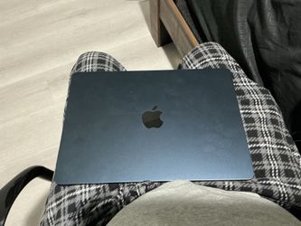 Apple laptop