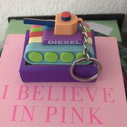 Diesel Limited Edition “make Love, Not Walls” Keychain