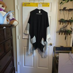 Women's open front poncho cardigan With Pockets