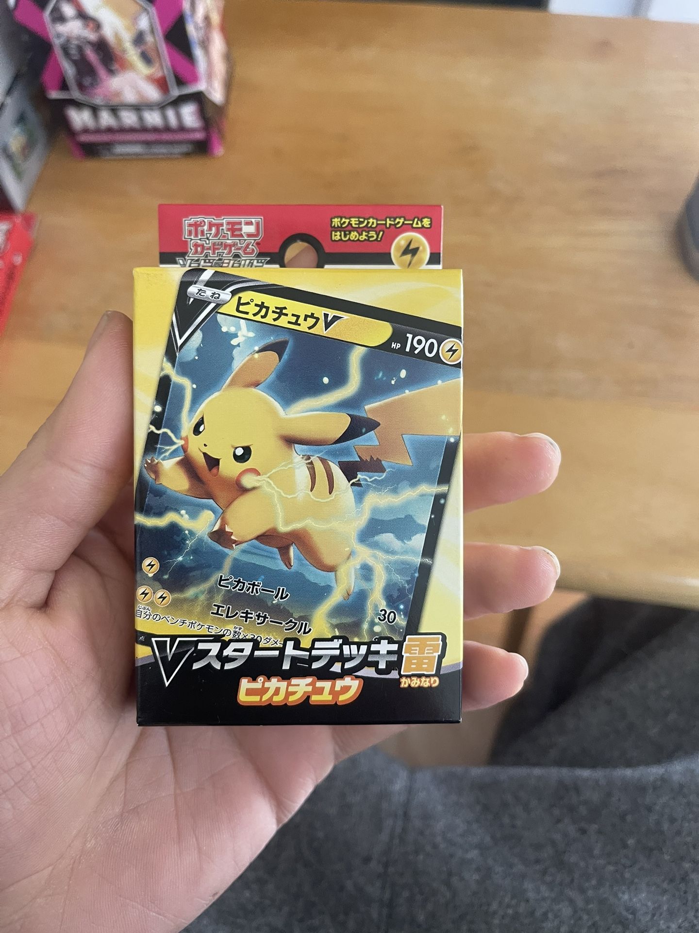 Lightning Pikachu Pokemon Sword & Shield "V Star Deck" 2020