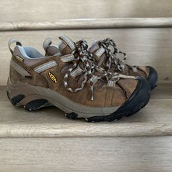 Keen Hiking Shoes Women Size US 8