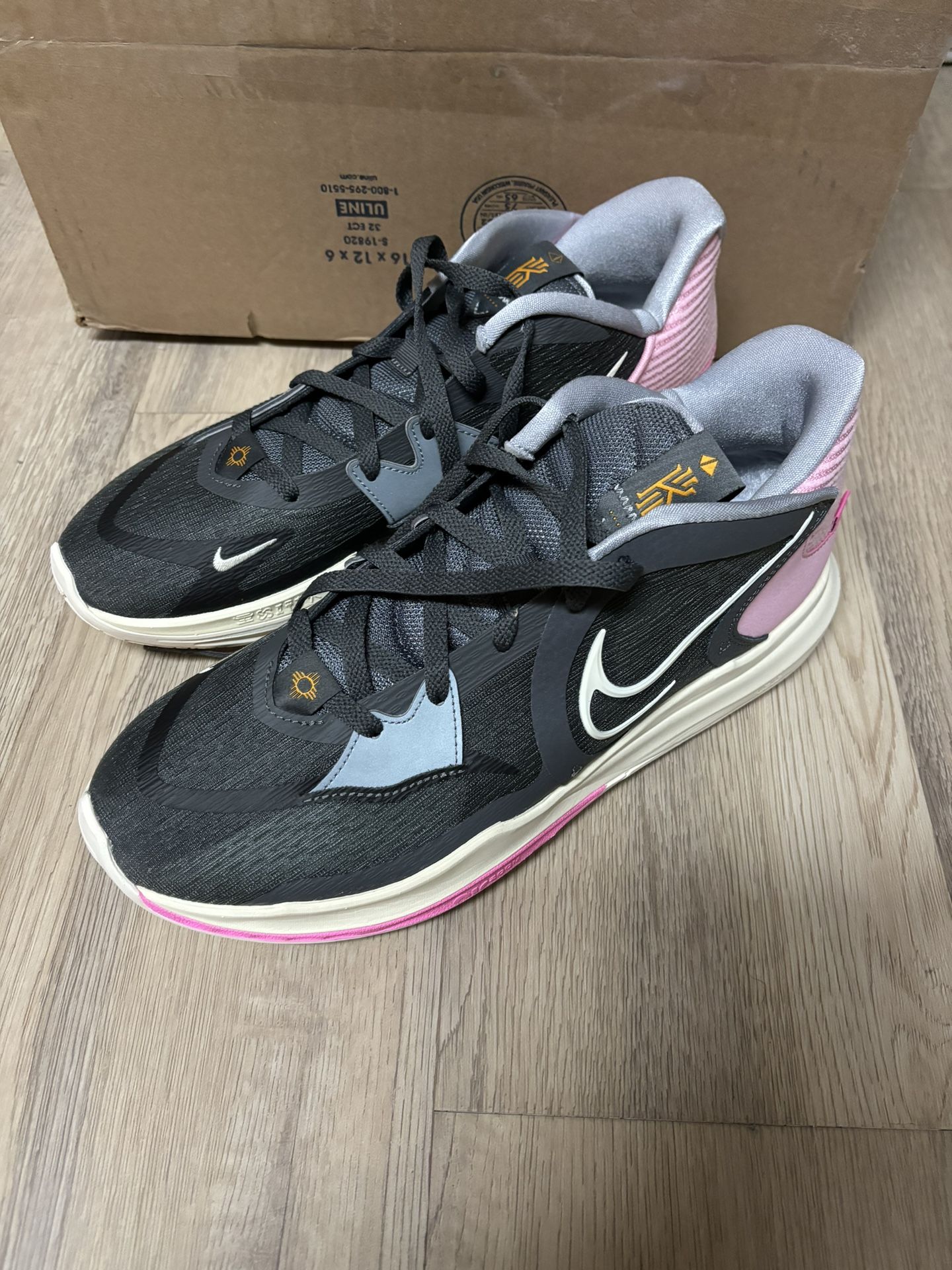 nike kyrie 5 low sneakers / basketball shoes Men size 11.5
