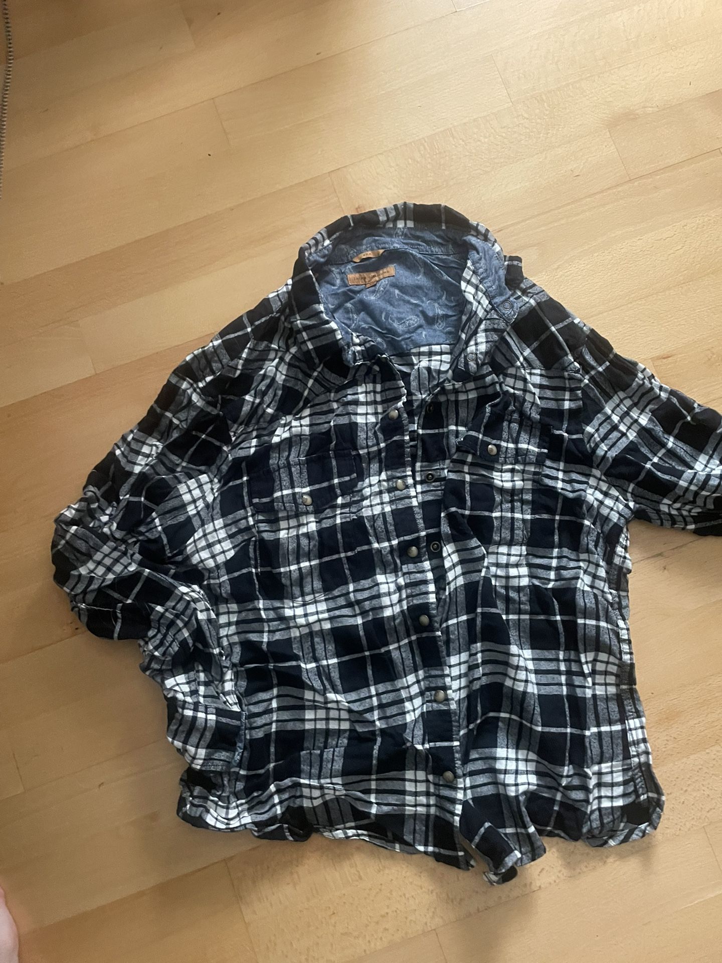 Xxl Women’s Black and white light weight flannel from Costco