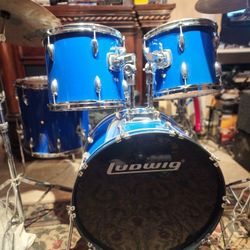Complete 5 Pc. Drum Set W Zildjian Cymbals 