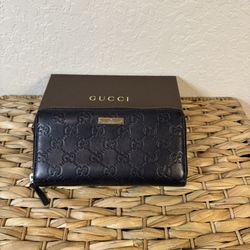 GUCCI Guccissima Leather Zip-Around Wallet. P0087