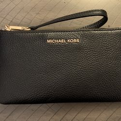NWT Michael Kors Black Jet Set Medium Wristlet Style 32S0GJ6W2L