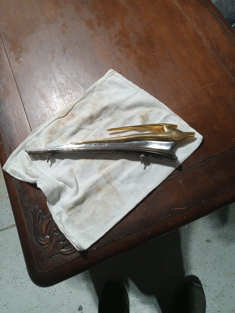 Gazelle 51,52 Chevy Hood Ornament