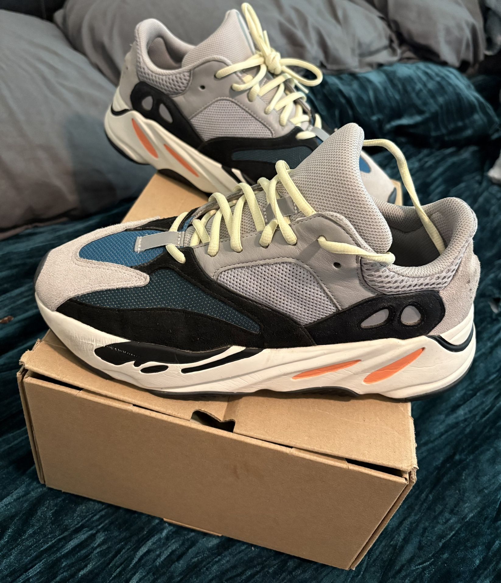 Yeezy boost 700