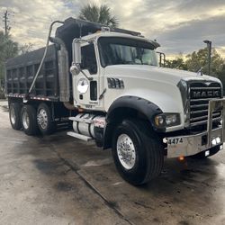 2007 MACK MP7 Dump Truck