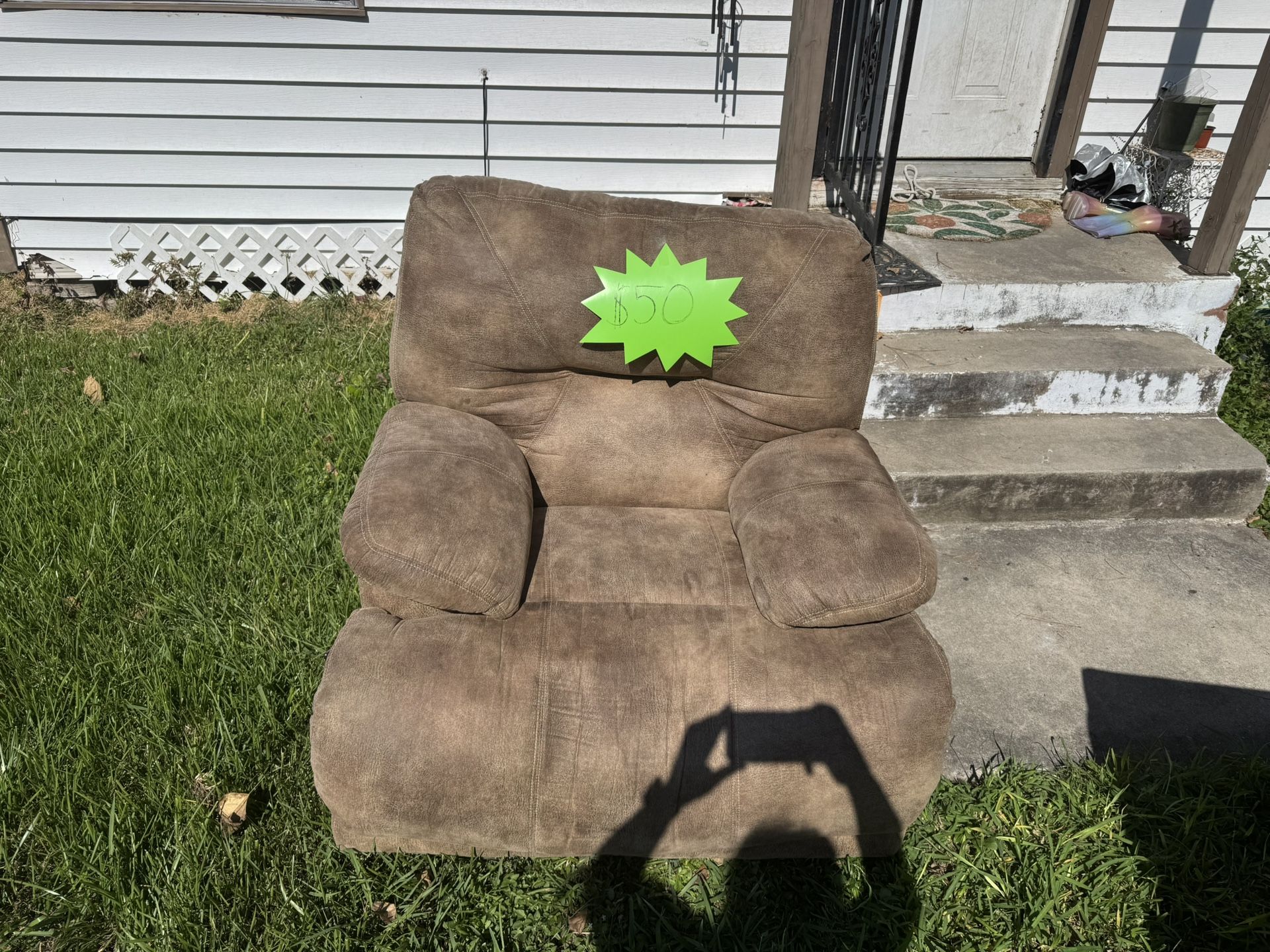Reclining Couch & Recliner Set - Must Pick Up