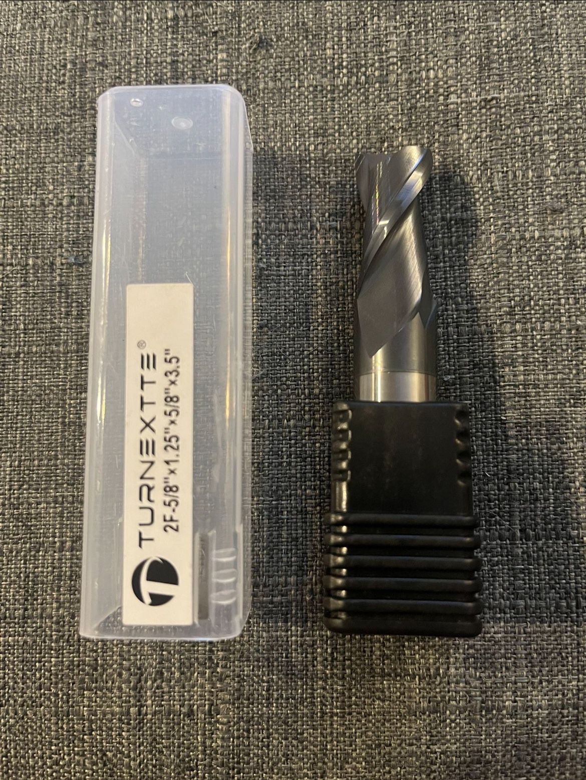 π 2-flute end mill with dimensions of 5/8" diameter, 1.25" flute length, 5/8" shank diameter, and 3.5" overall length