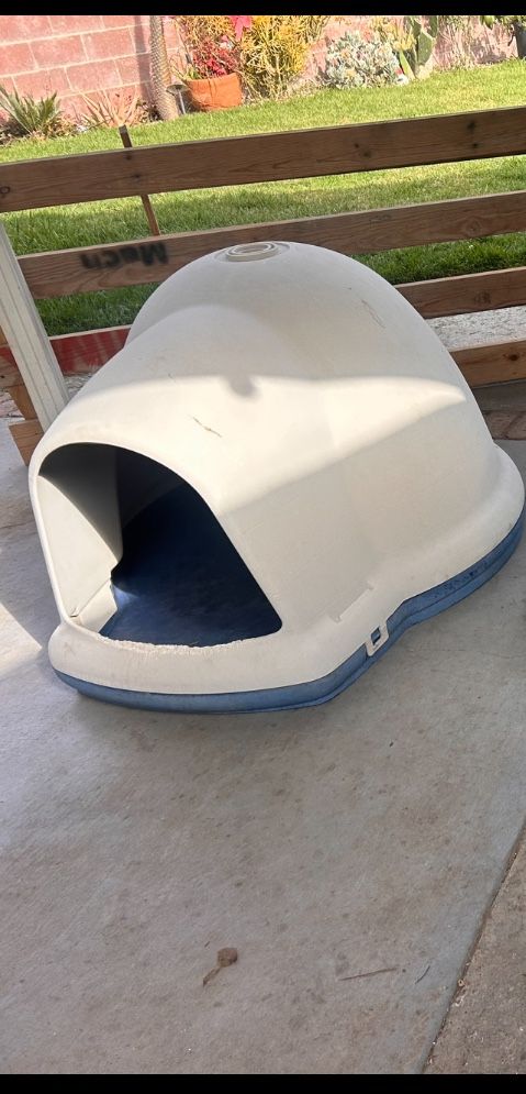 Large Dogloo House