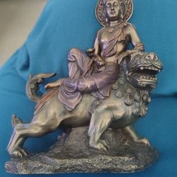 Beautiful Bronze Finished Statue In Excellent Condition $125 Cash 
