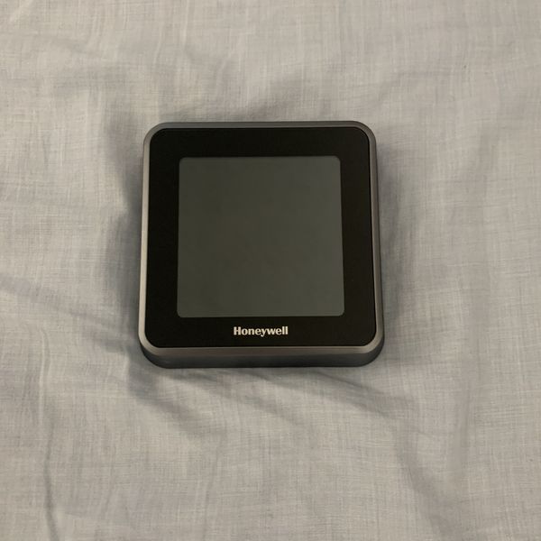 Honeywell Lyric T5 Wi-FI Thermostat (thermostat only) for Sale in Los