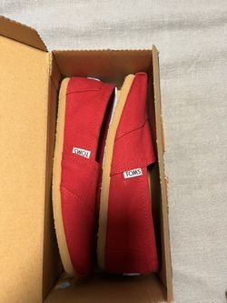 Never Worn Red Tom’s W 7