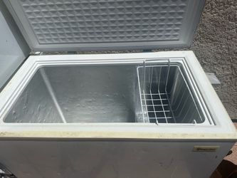MAGIC CHEF 7.0 CU. FT. CHEST DEEP FREEZER
