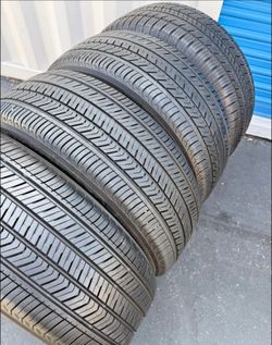 235/60/18 Yokohama đđ Vendo un set de llantas con 80% de vida las 4 đđ