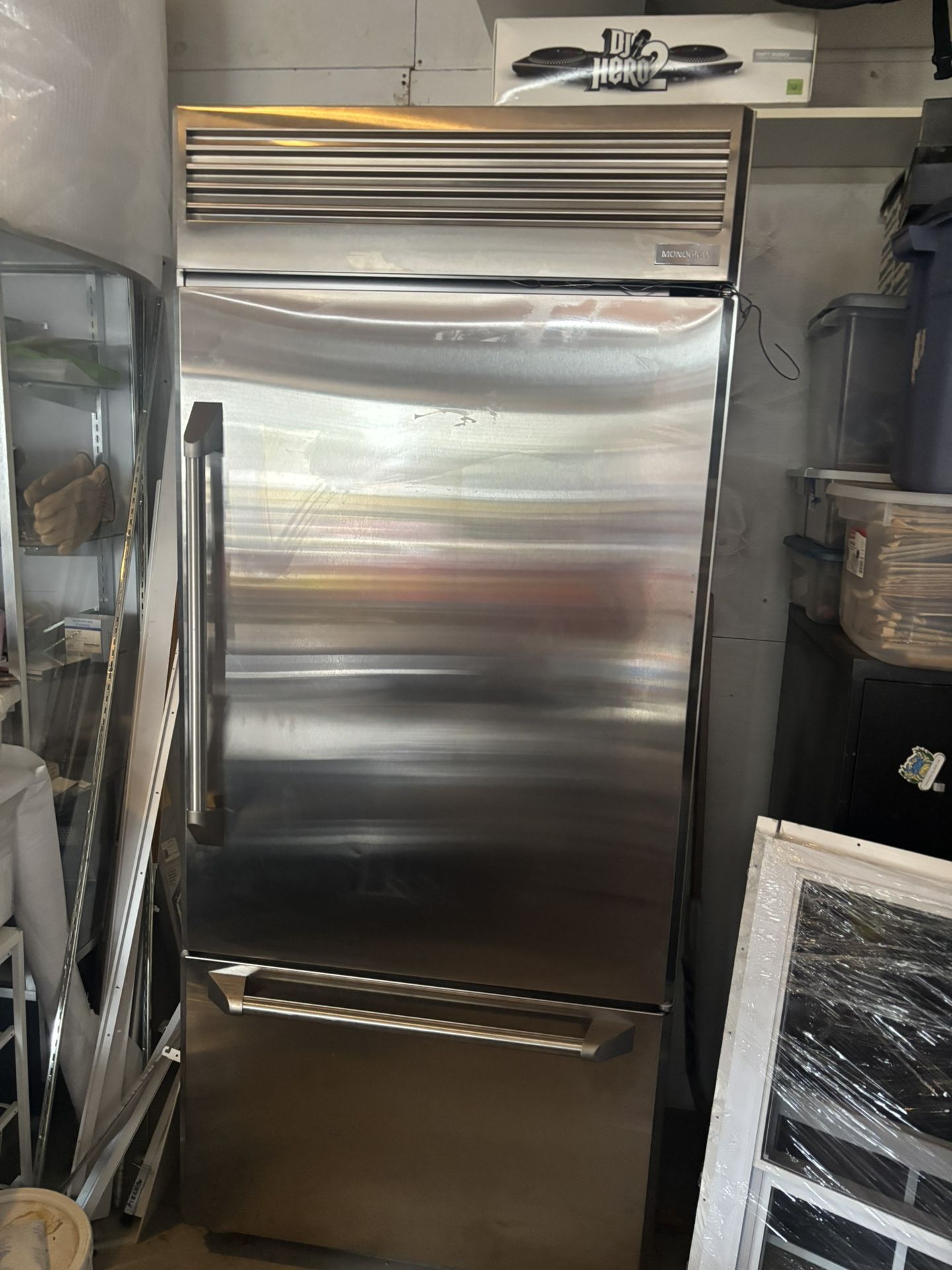 Refrigerator subzero monogram