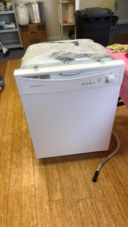 Dish washer