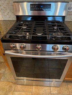 Samsung 5.8cu. Gas Range stove