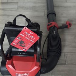 Milwaukee M18 FUEL 155 MPH 650 CFM 18-Volt Lithium-lon Brushless Cordless Dual Battery Backpack Blow