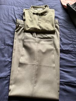 There is 6 pieces of clothing for man’s the sizes of the pants are 36/30 & The sizes of shirts are M one is L all for $125total