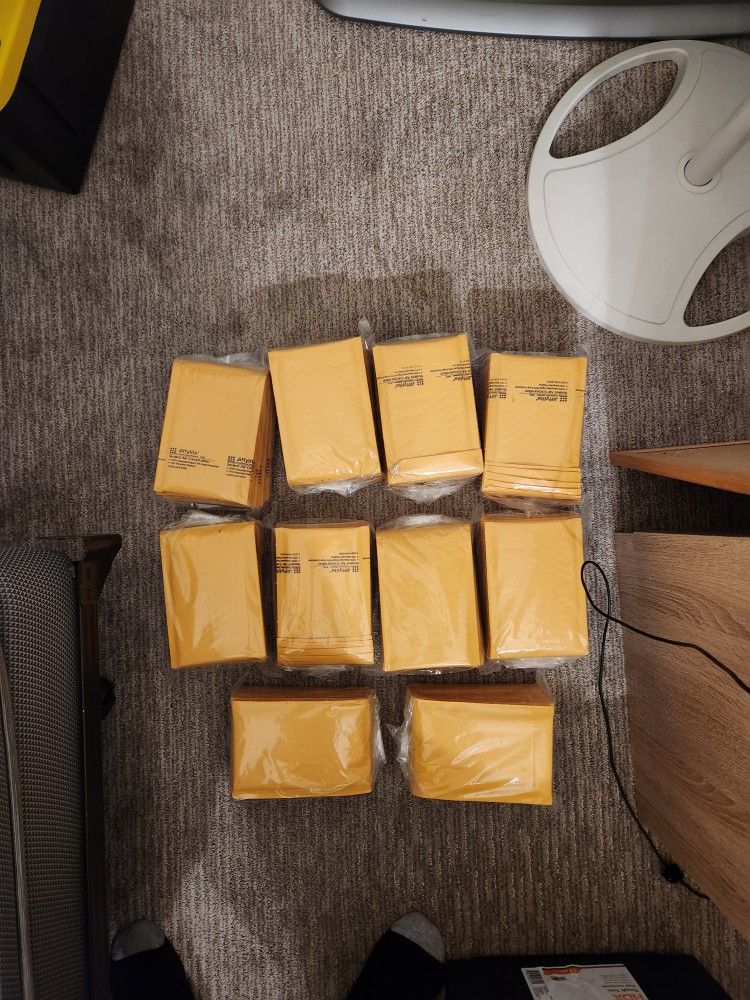 Brand New Barrier Bubble Air Cell Cushion, Self-Adhesive Closure, 4 x 8, Golden Kraft, 300/CT