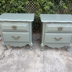 Gorgeous Pair of Vintage French Provincial End Tables Nightstands