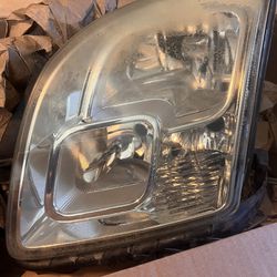 2006-2009 Ford Fusion Driver Side OEM Headlight Assembly