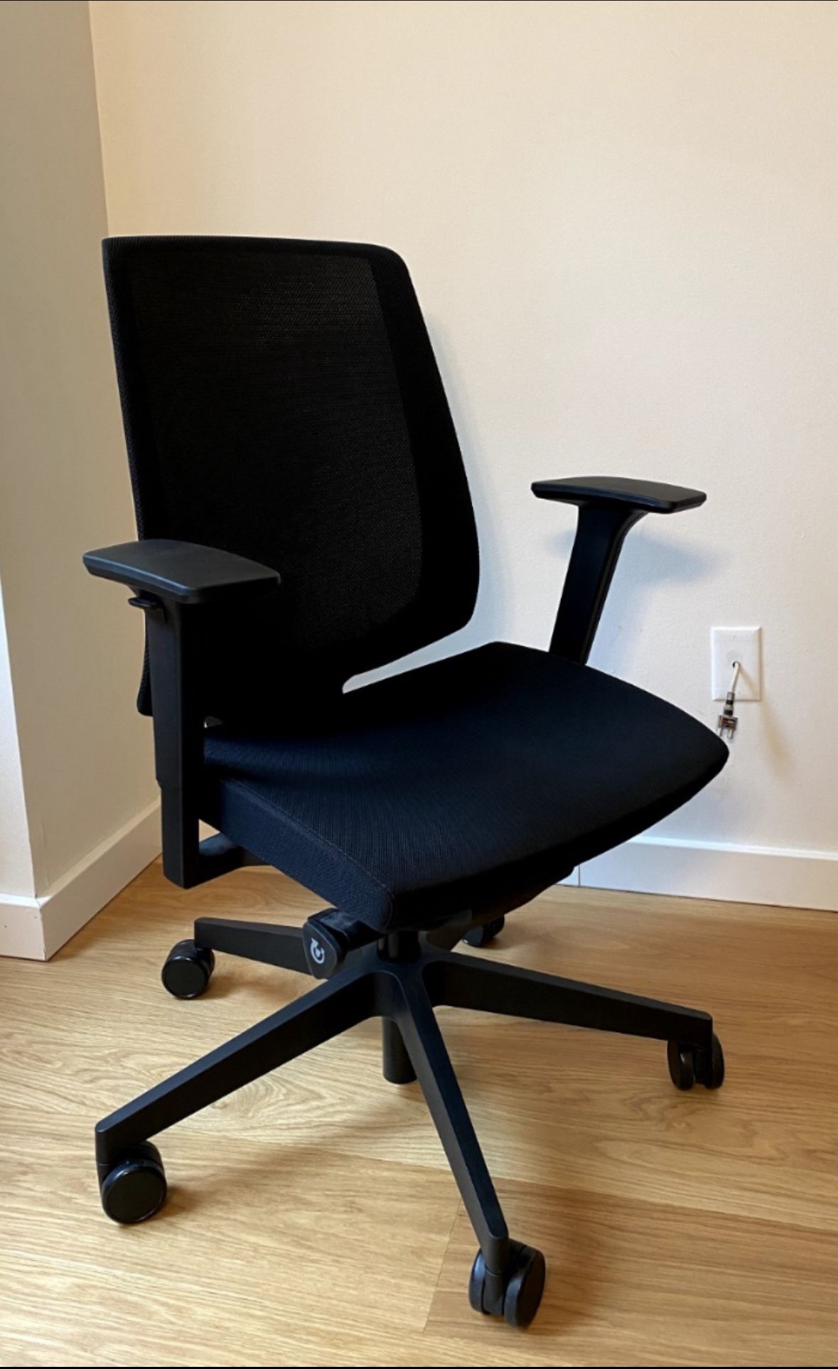 Knoll Task/Gaming/Office Desk Rolling Chairs